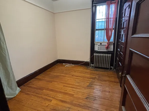 110 Manhattan Avenue image 4 of 4