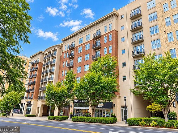 3rd image of 2277 Peachtree Rd NE Unit 401