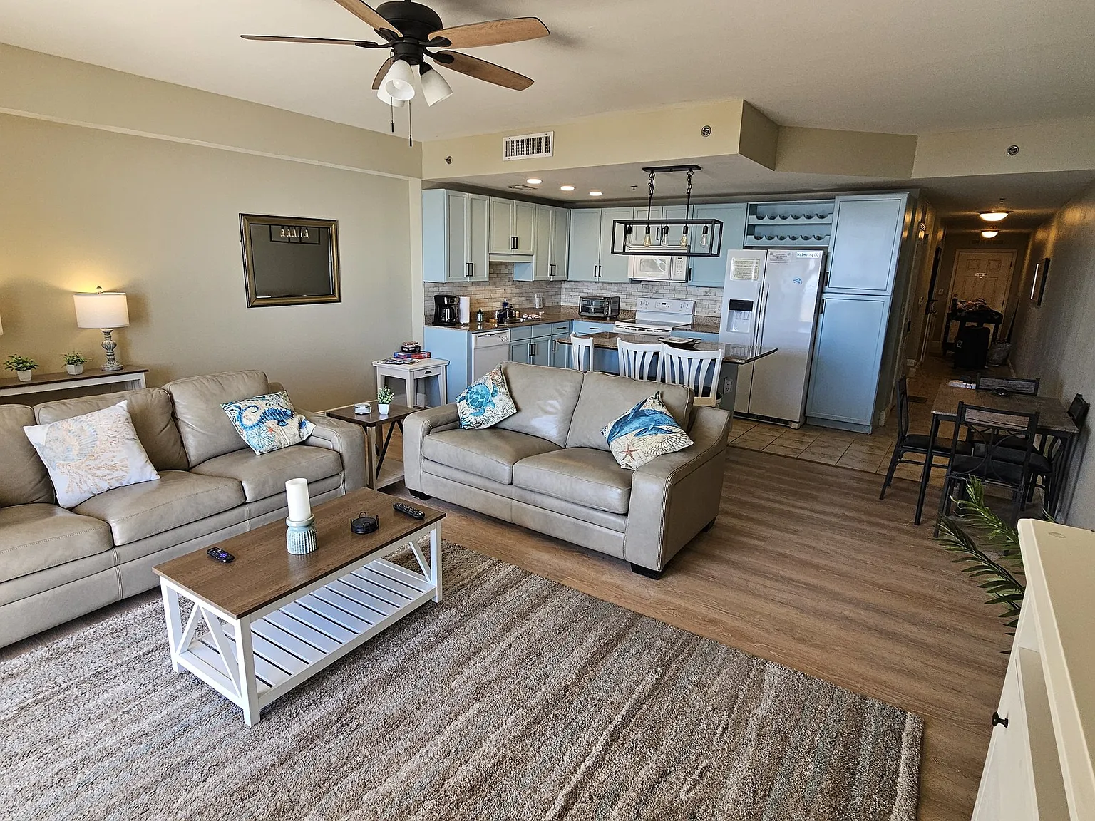 1 bed, 1047 sqft, $2,400 — Photo 2