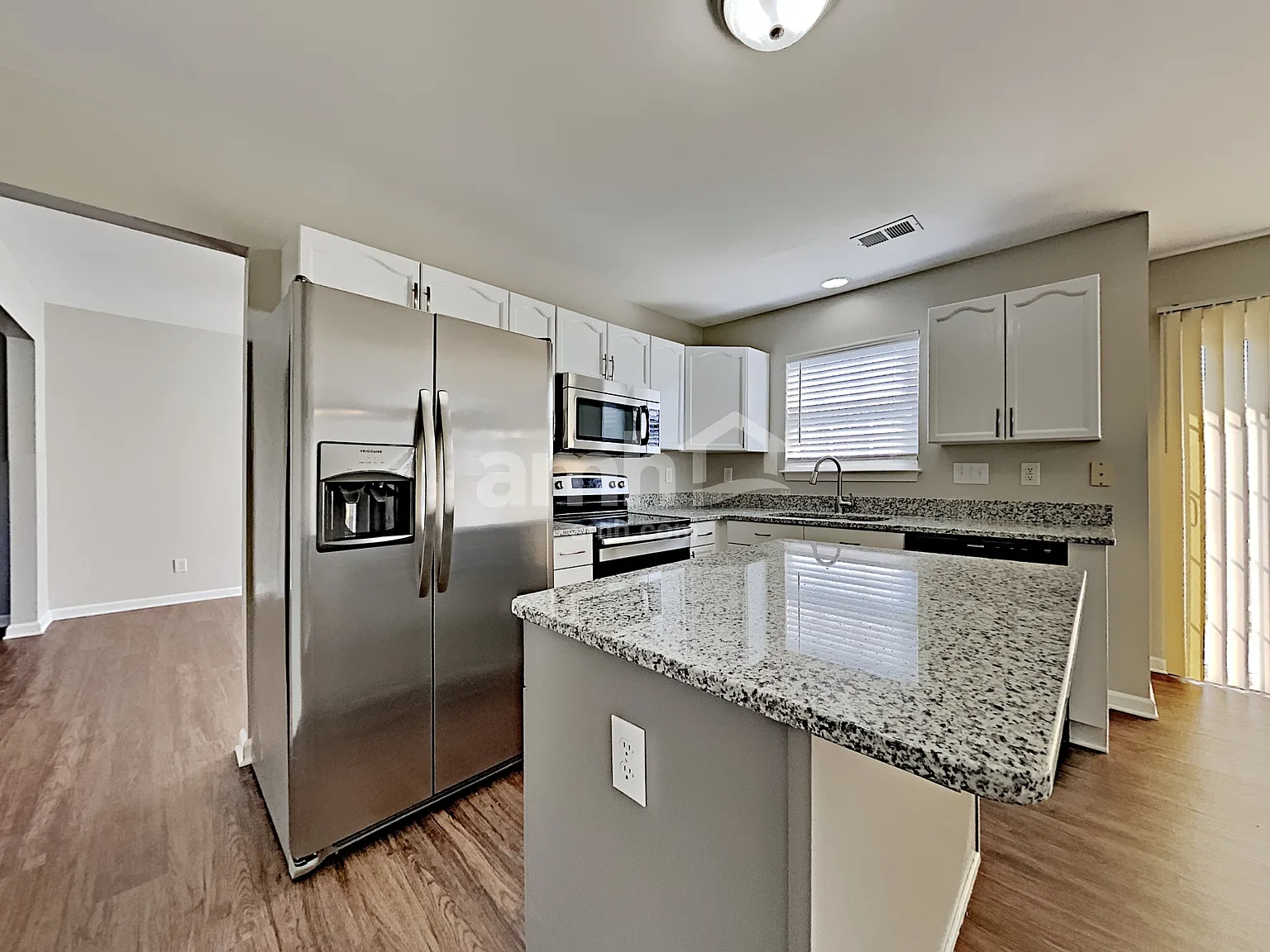 3 bed, 2.5 bath, 2084 sqft, $2,175 — Photo 3