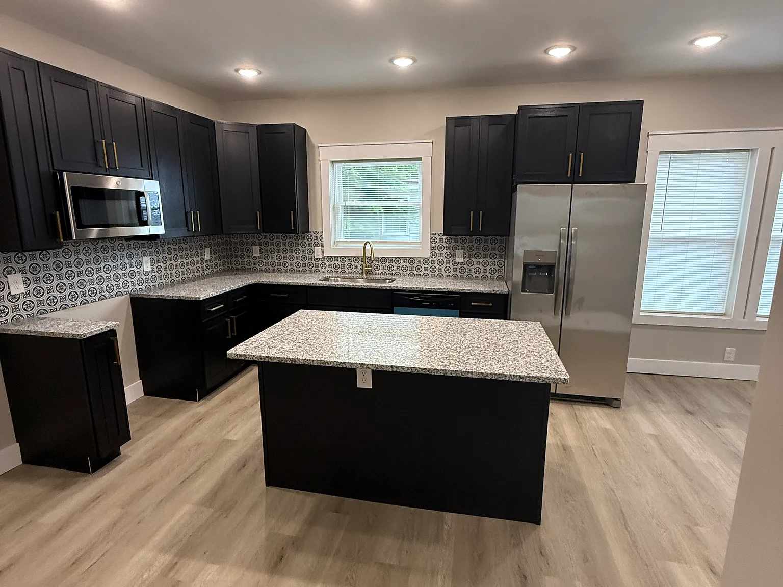 4 bed, $1,750 — Photo 2
