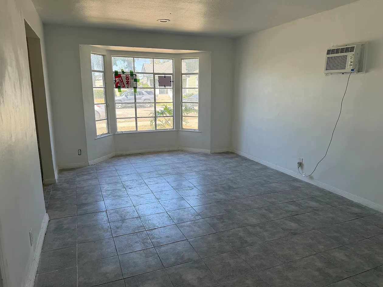 2 bed, 700 sqft, $1,900 — Photo 3