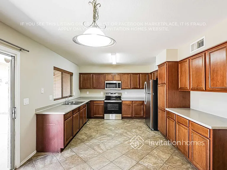 5605 S 51st Dr — Photo 7