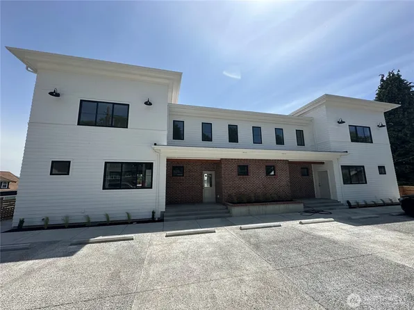 105 S 8th Street #102, Lynden, WA 98264