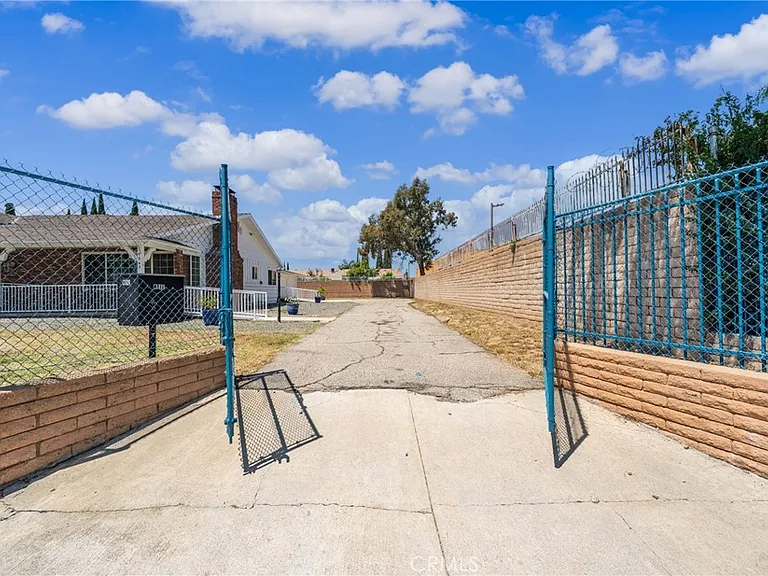 1345 S Jellick Ave — Photo 40