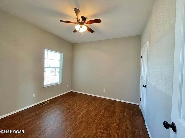 2402 S Illinois Ave — Photo 9