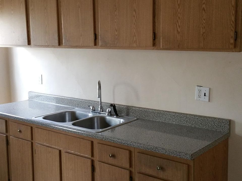 2nd image of 203 Caroline St