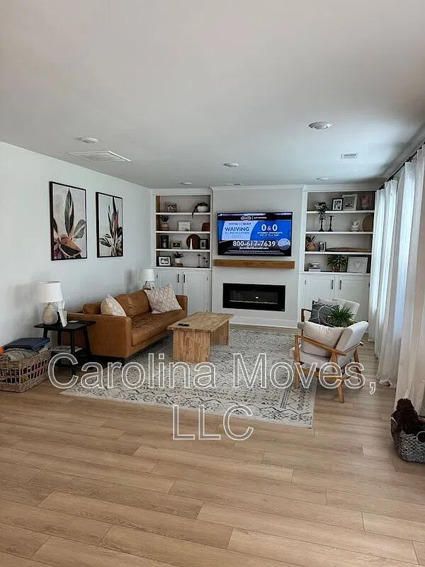 3 bed, 2.5 bath, 2972 sqft, $2,199 — Photo 4