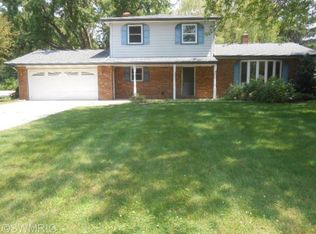 1318 S Manor Dr, Saint Joseph, MI 49085