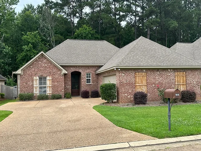 104 Meadowcreek Dr — Photo 1
