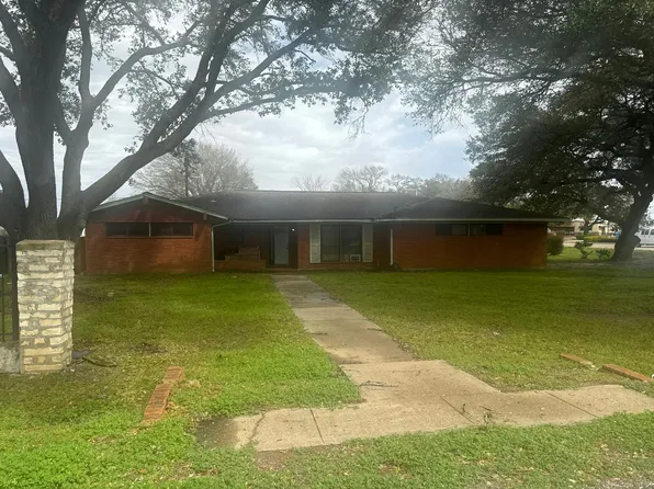 100 Bledsoe St, Prairie View, TX 77445