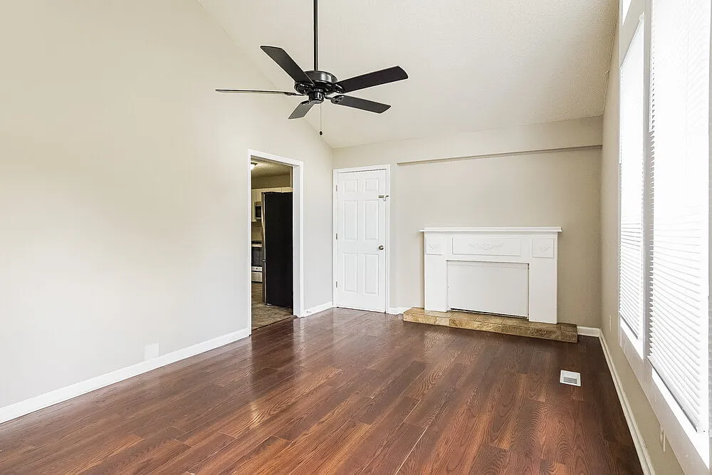 3 bed, 1.0 bath, 1200 sqft, $1,540 — Photo 4