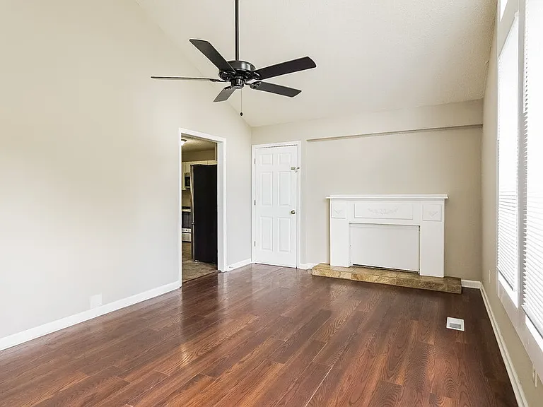 3248 Larrabee Ln — Photo 4