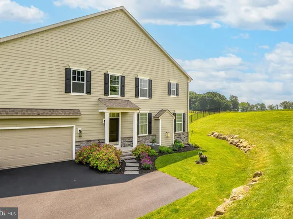 311 Ironstone Ln, Elverson, PA 19520