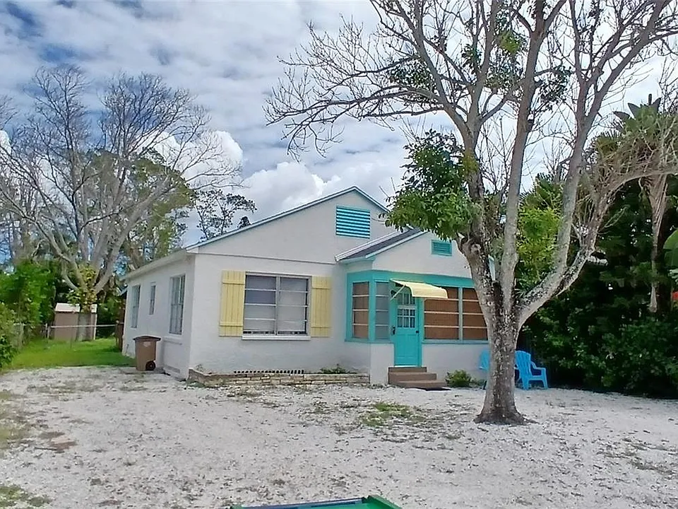 1209 Bay Palm Blvd