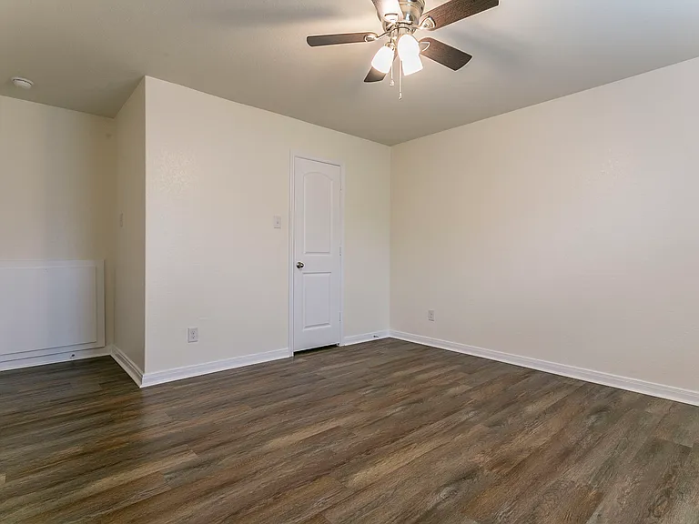 211 Azalea Way — Photo 10