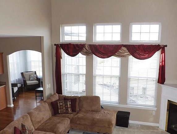 4th image of 27326 Beatrice Ln