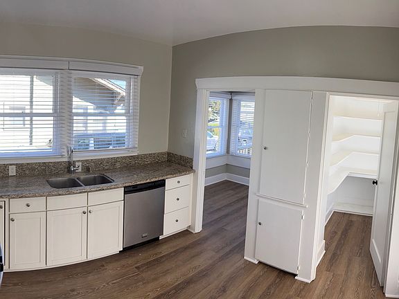 1584 E Thompson Kitchen_11112025