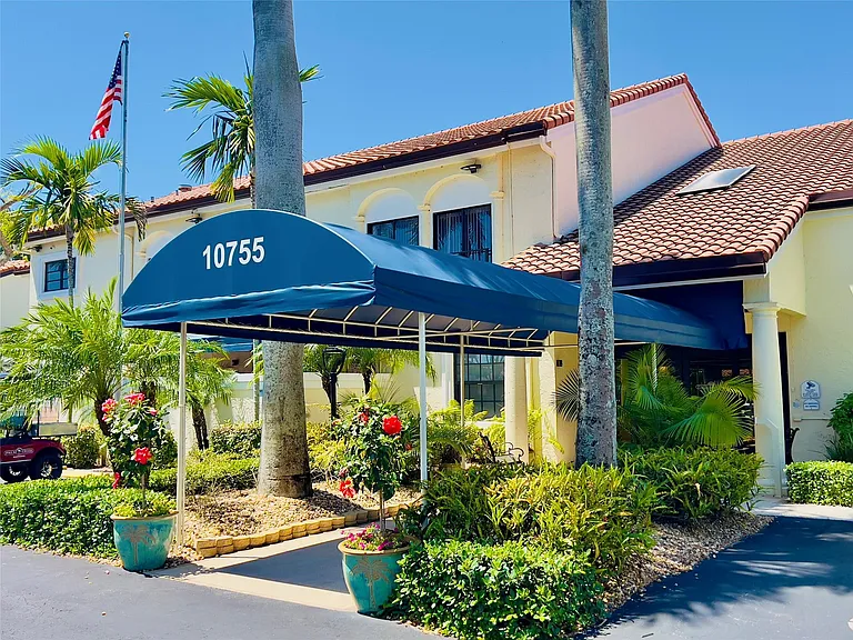10615 Ocean Palm Way #102 — Photo 43