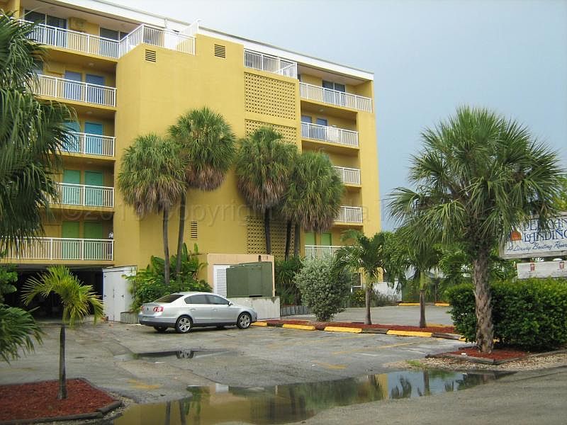 1st image of 915 Eisenhower Dr #403