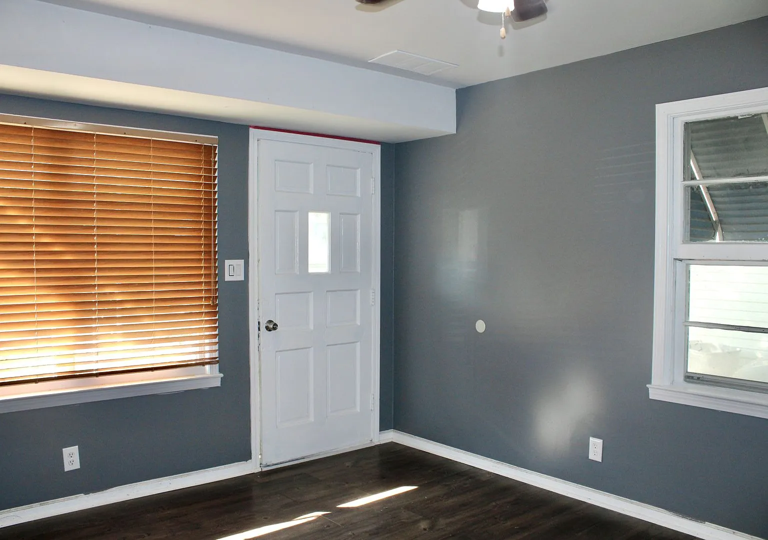 Nice 2 bedroom 1 Bath Home - Quiet area - Video Tour on Youtube @ 855manager — Photo 3