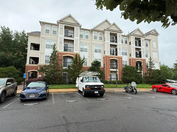 11350 Aristotle Dr Unit 7-403, Fairfax, VA 22030