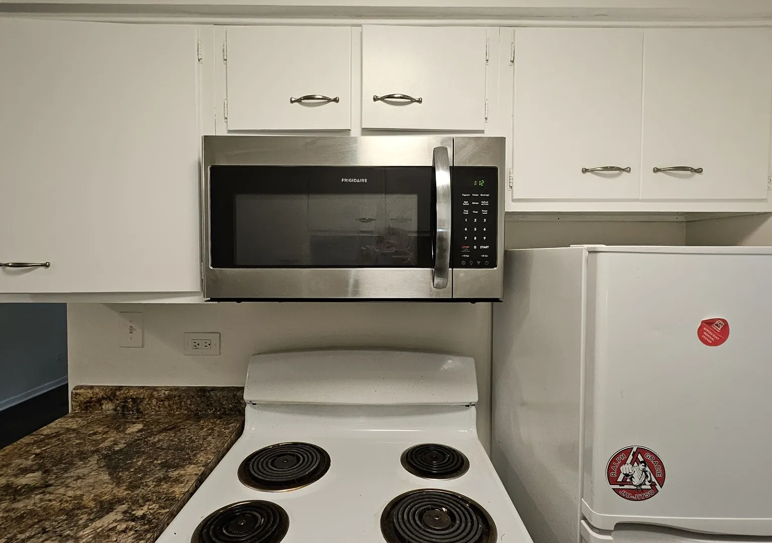 Beautiful Must See Charming 1 Bed/1 Bath With Fre Heat....Must See — Photo 4
