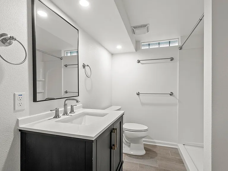 8011 University Ave — Photo 10