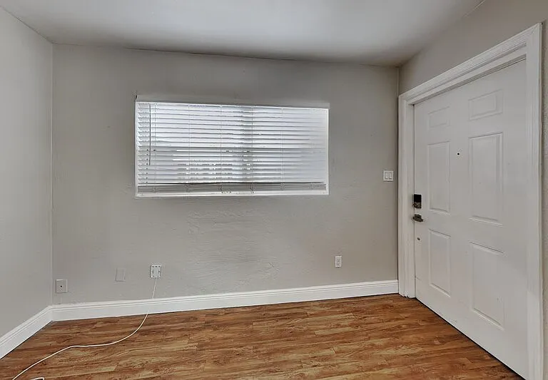 313 S Lawsona Blvd — Photo 17