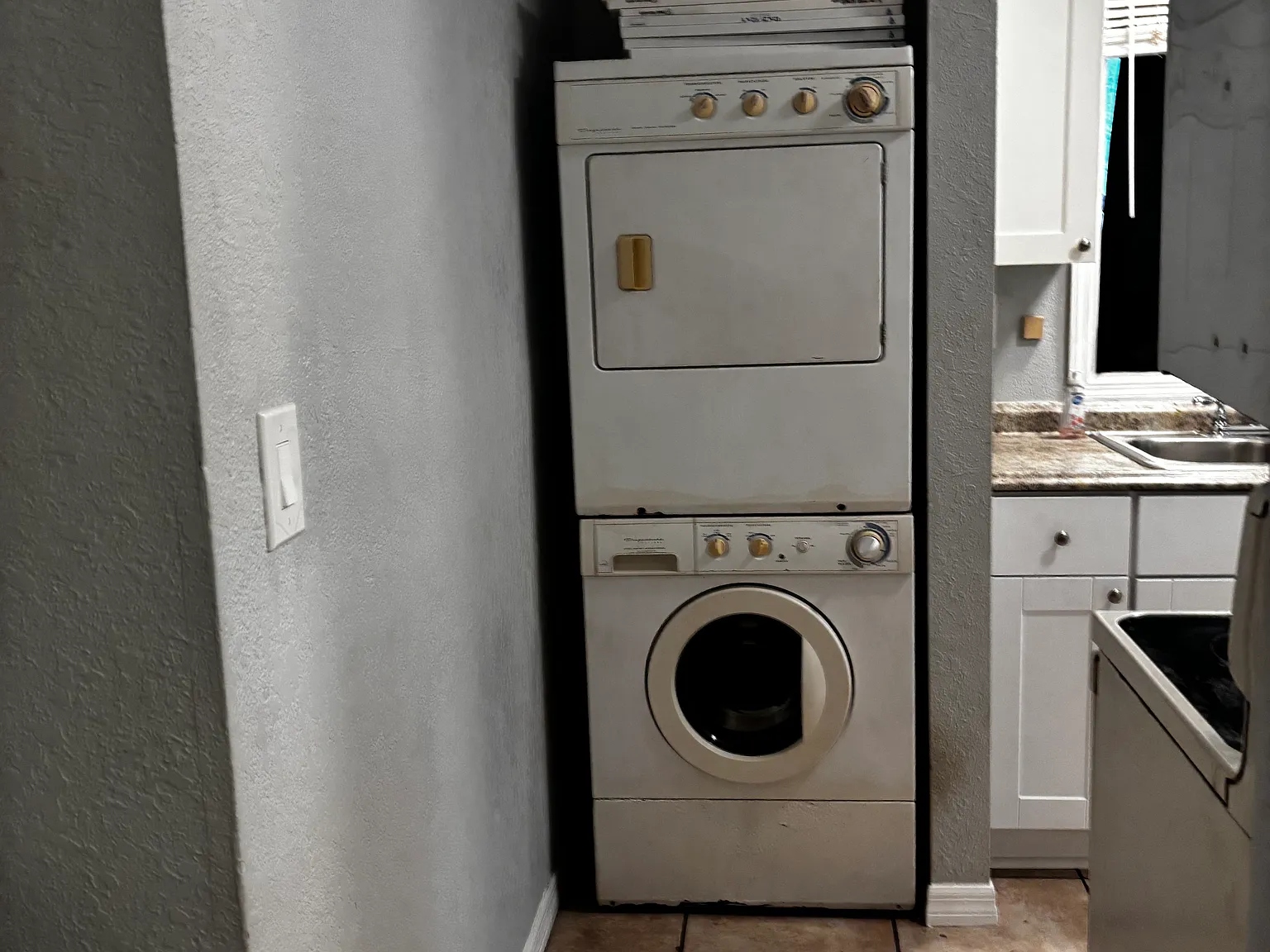 3 bed, 850 sqft, $1,600 — Photo 3