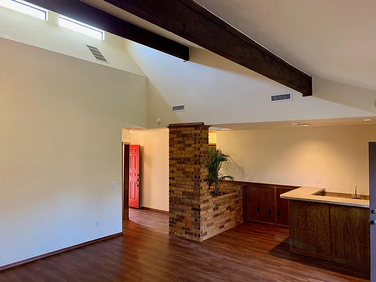 1419 Pickford Ln — Photo 10