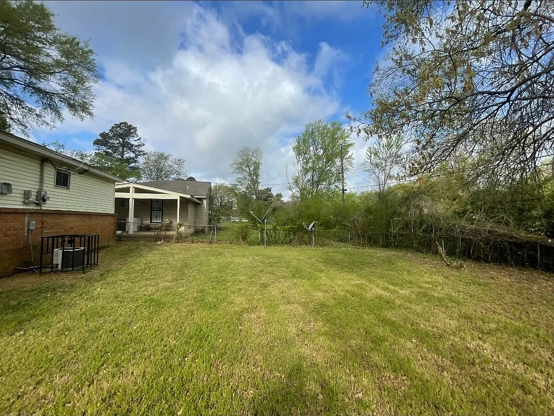 3 bed, 965 sqft, $1,350 — Photo 3