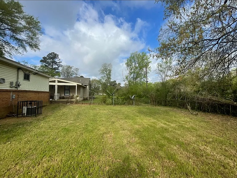 646 Leacrest Ave — Photo 3