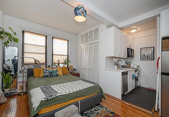 3rd image of 205 W 88th St APT 9G