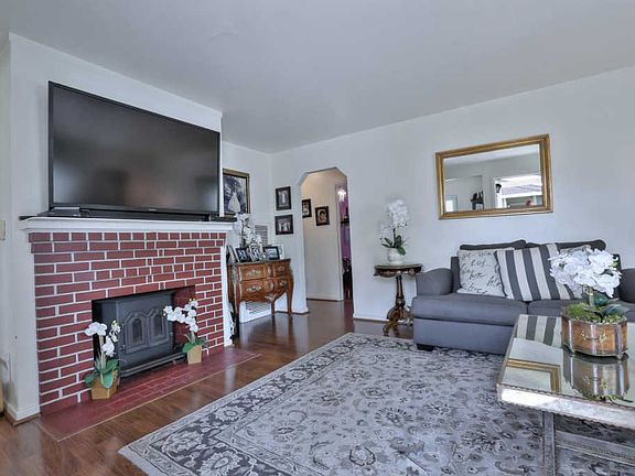 3rd image of 14 S Norfolk St