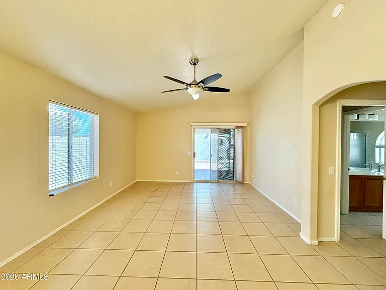 629 N Kenneth Pl — Photo 7
