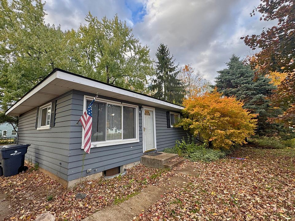 2nd image of 262 Woodlark St