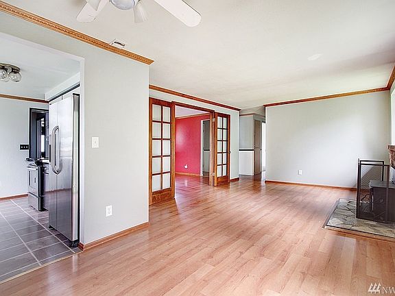 3rd image of 9823 McKinley Ave E