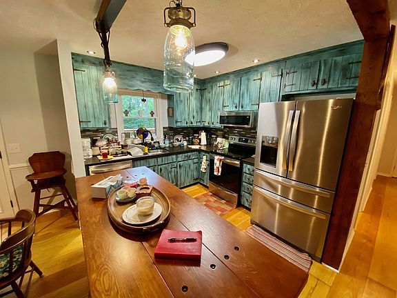 5th image of 1125 Lake Point Dr