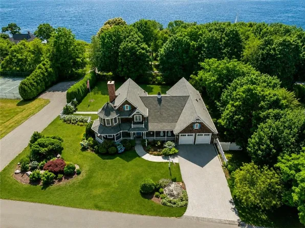 19 Ledge Rd, Bristol, RI 02809