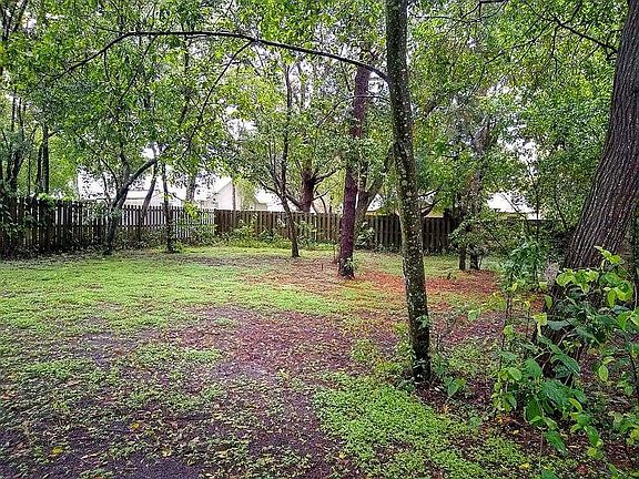 3rd image of 1274 Bishop Rd