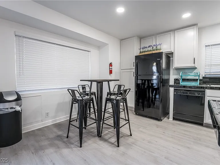 2364 Belvedere Dr — Photo 23