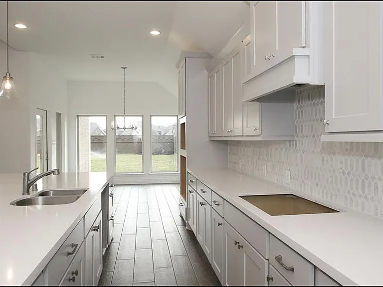 Another view of the kitchen and dinning area.