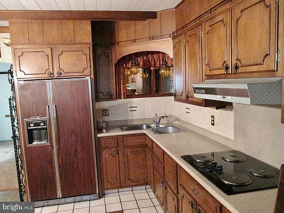 4th image of 1043 Walnut St