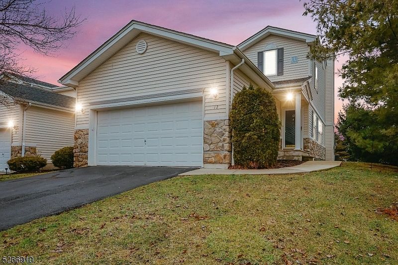 1st image of 12 Lakeview Dr