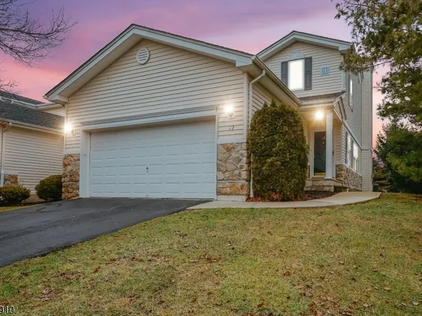 12 Lakeview Dr, Hamburg Boro, NJ 07419