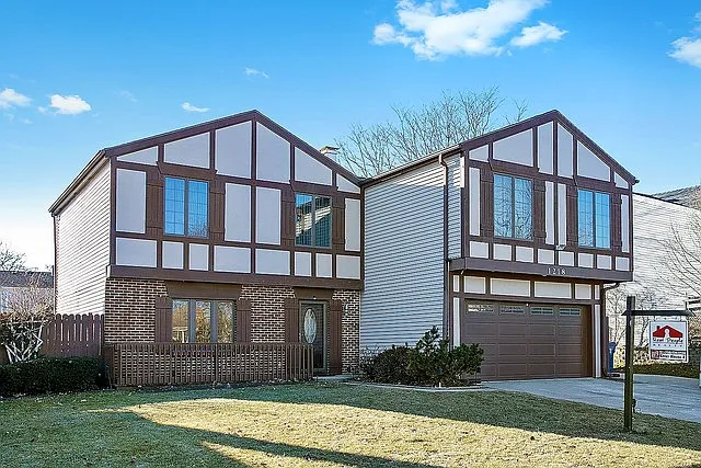 1218 Pinetree Ln photo 1