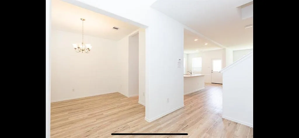 4 bed, 2229 sqft, $2,400 — Photo 2