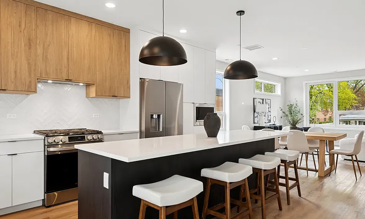 Beautiful New Construction Luxury Townhomes in Forest Park! 3 Bed 2.5 Bath w/ attached 2 Car Garage! — Photo 2