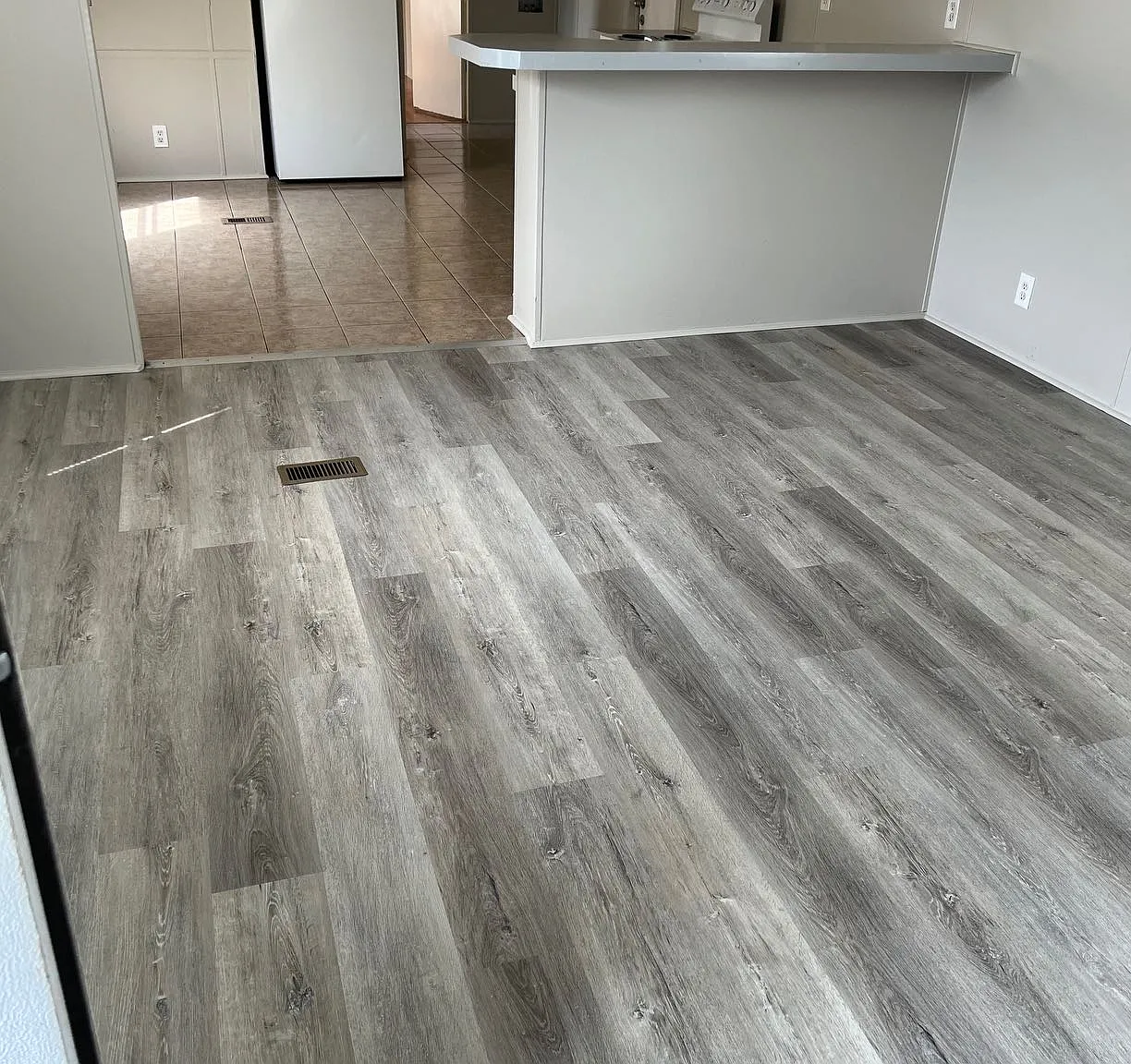3 bed, $995 — Photo 2